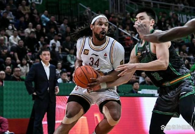 今晨广东宏远复出首秀——欧篮联节点到来;球迷炸锅;训练强度明显提升的简单介绍 今晨广东宏远复出首秀——欧篮联节点到来;球迷炸锅;训练强度明显提升的简单介绍