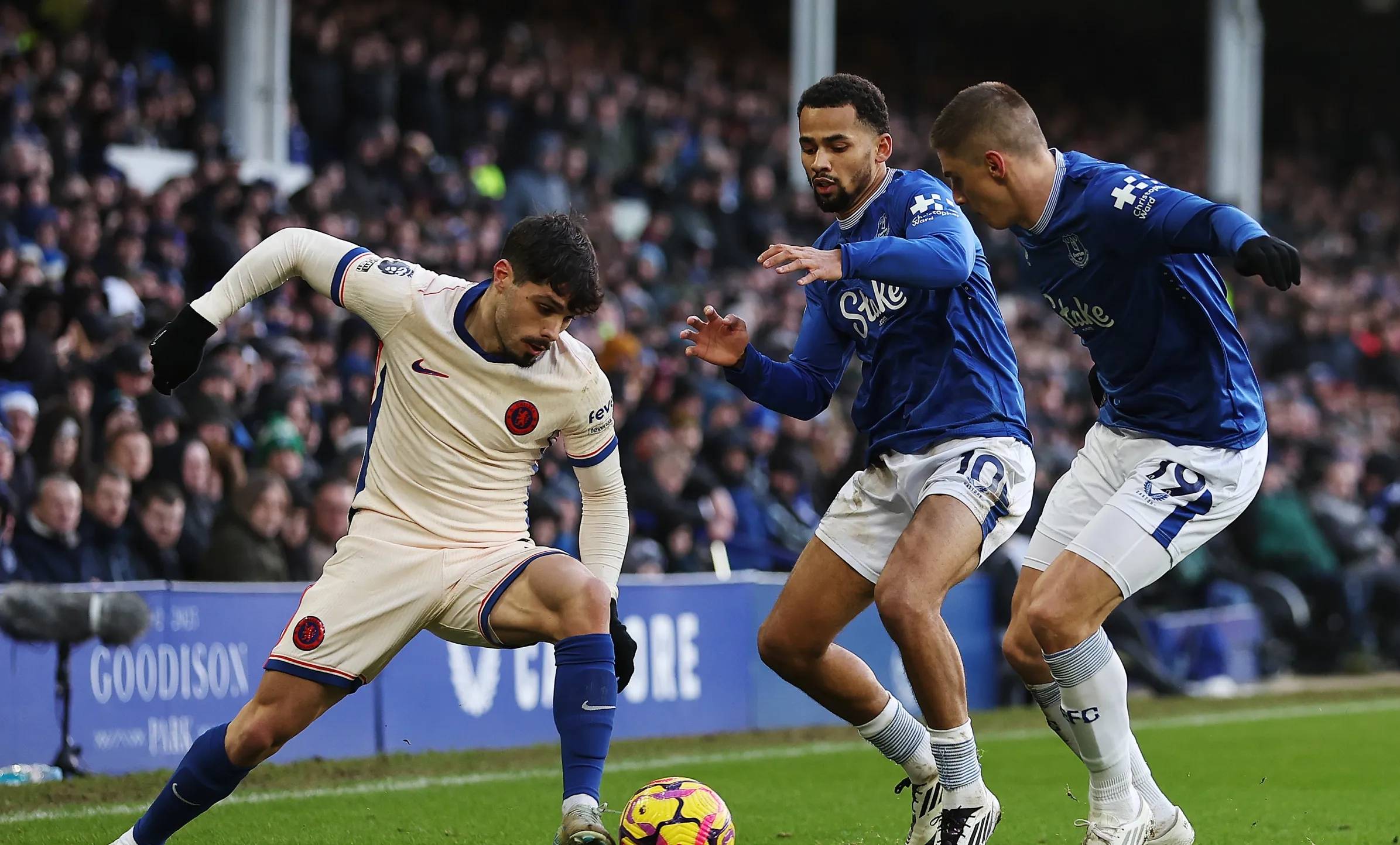 完美电竞-包含萨拉赫连续七场比赛得分超过赛况扑朔迷离，切尔西挑战极限！的词条